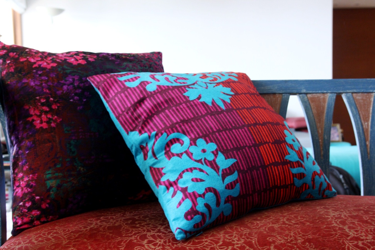 Decorate your home with cushions!