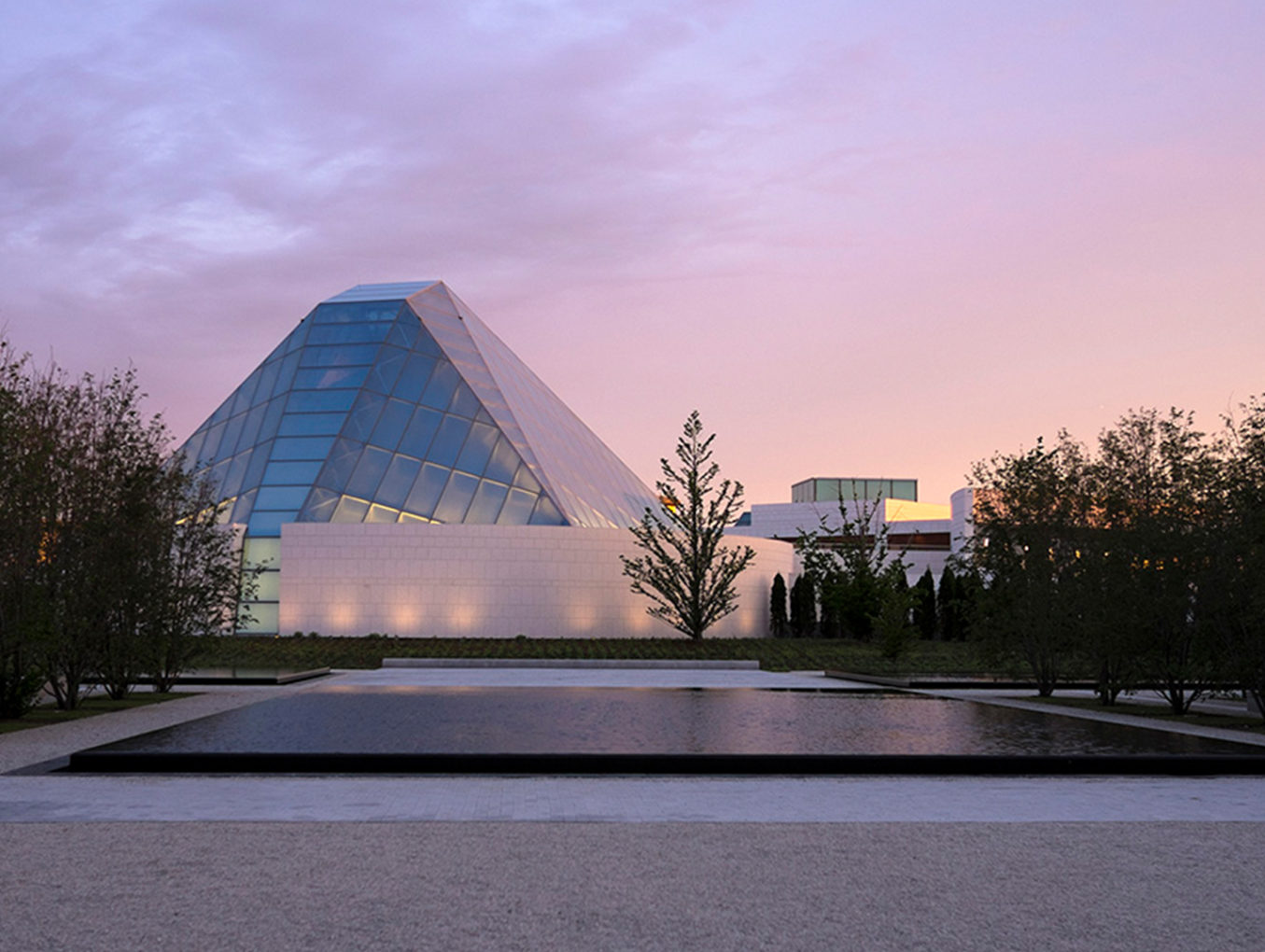 8 Landmark Buildings around the world designed by Indian Architects