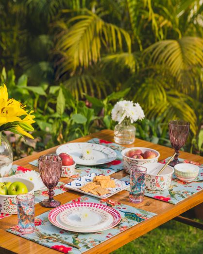 Beautiful table settings for Outdoor Dining